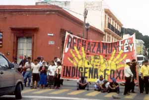 Strassenblockade der Allianz COMPA im Juli 2002 in Oaxaca-Stadt